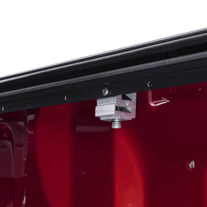 Couvre-caisse rétractable série M pour Hilux Double Cab 5.0' 2016-2025 Roll n Lock