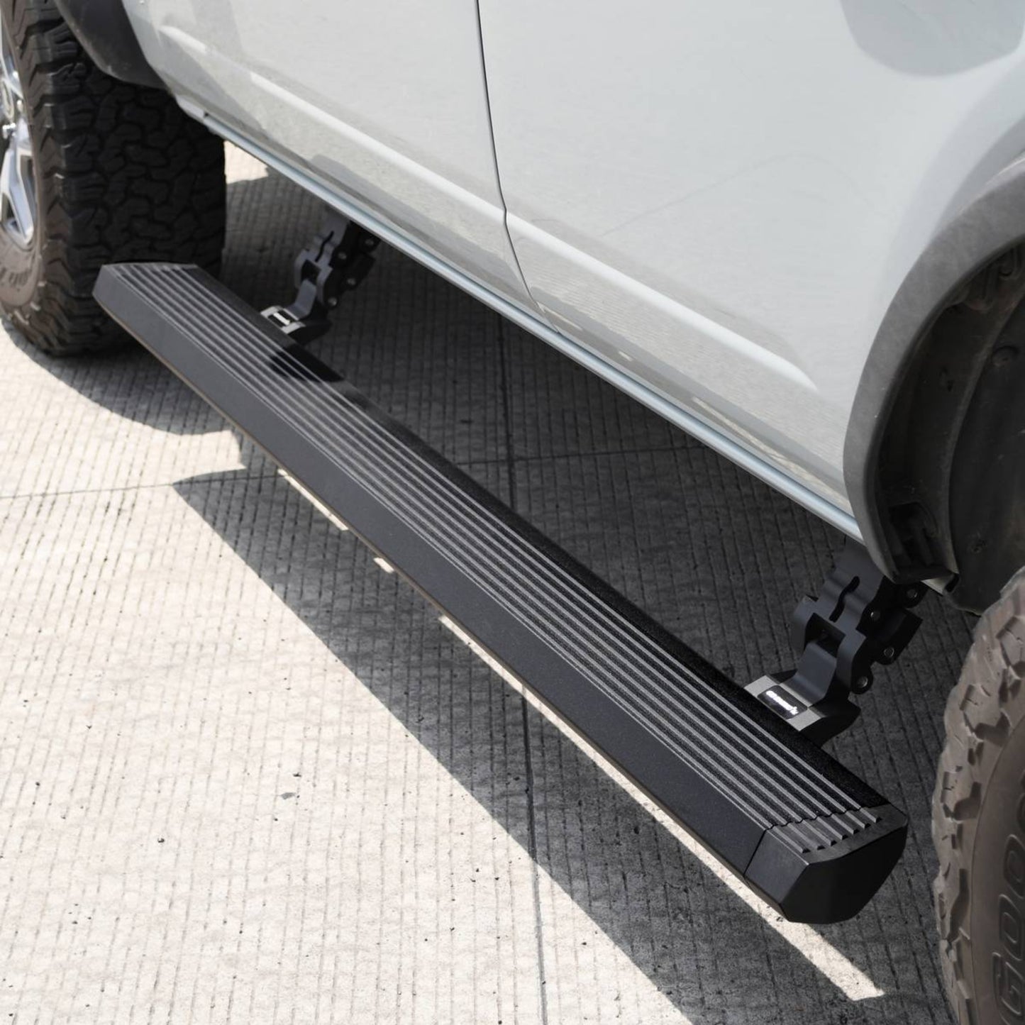 Marchepieds électriques pour Wrangler JKU Double Cab 2007-2018 Go Rhino