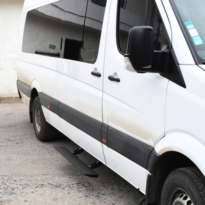 Estribos Eléctricos GR NGO para Mercedes Benz Sprinter Doble Cabina 2008-2022 Go Rhino